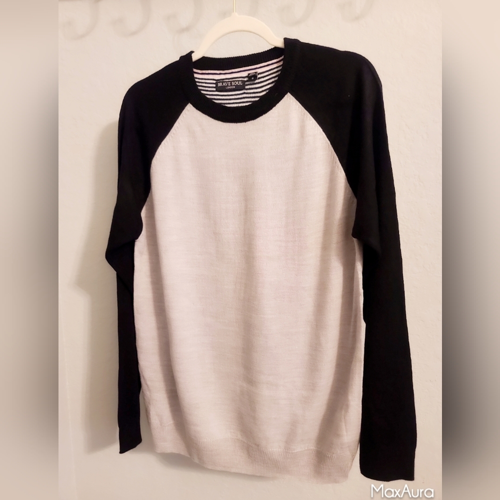Sweater - Picture 2 of 3
